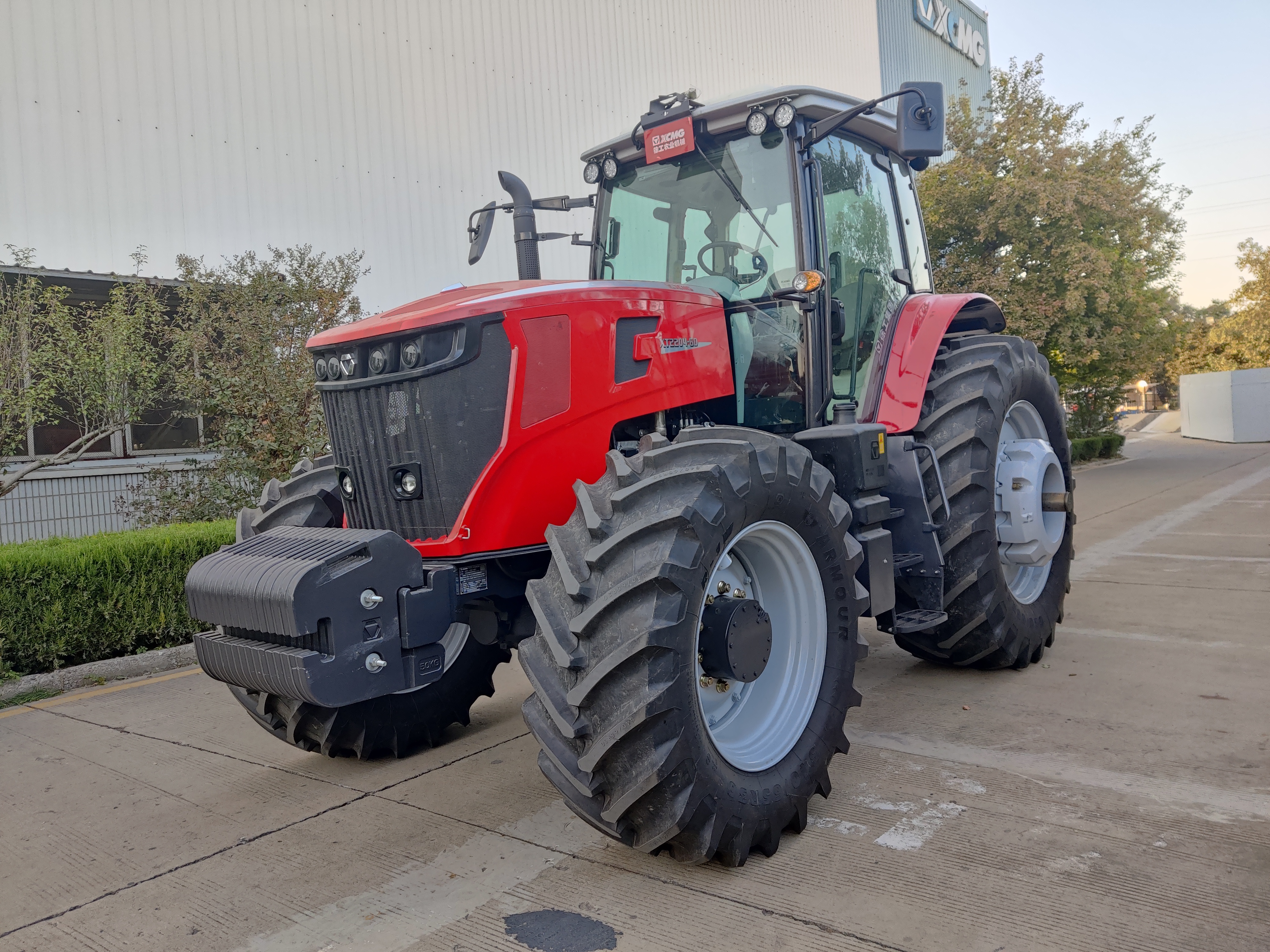 XT2204轮式拖拉机