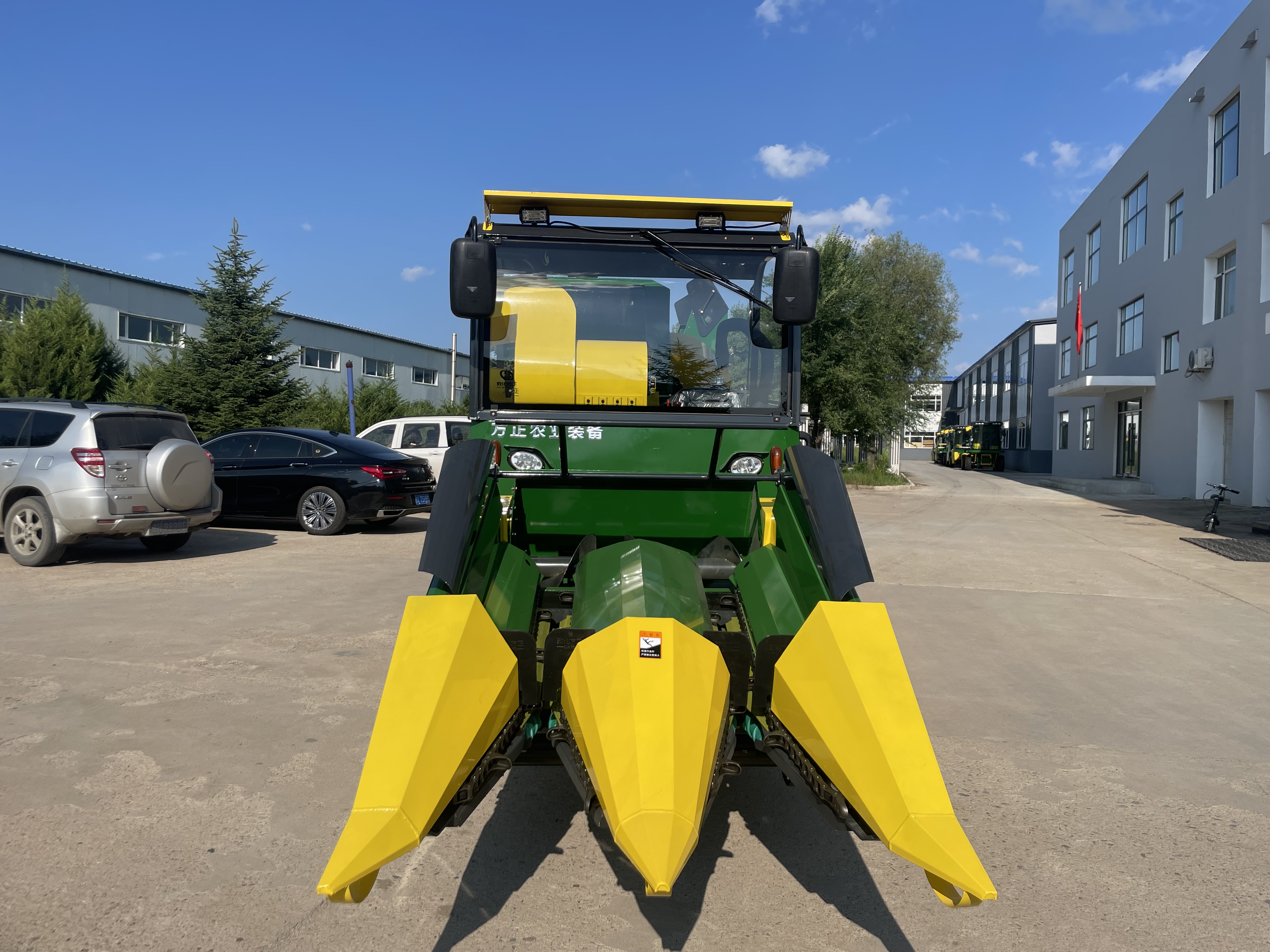 4YZ-2L两行自走履带式玉米收获机