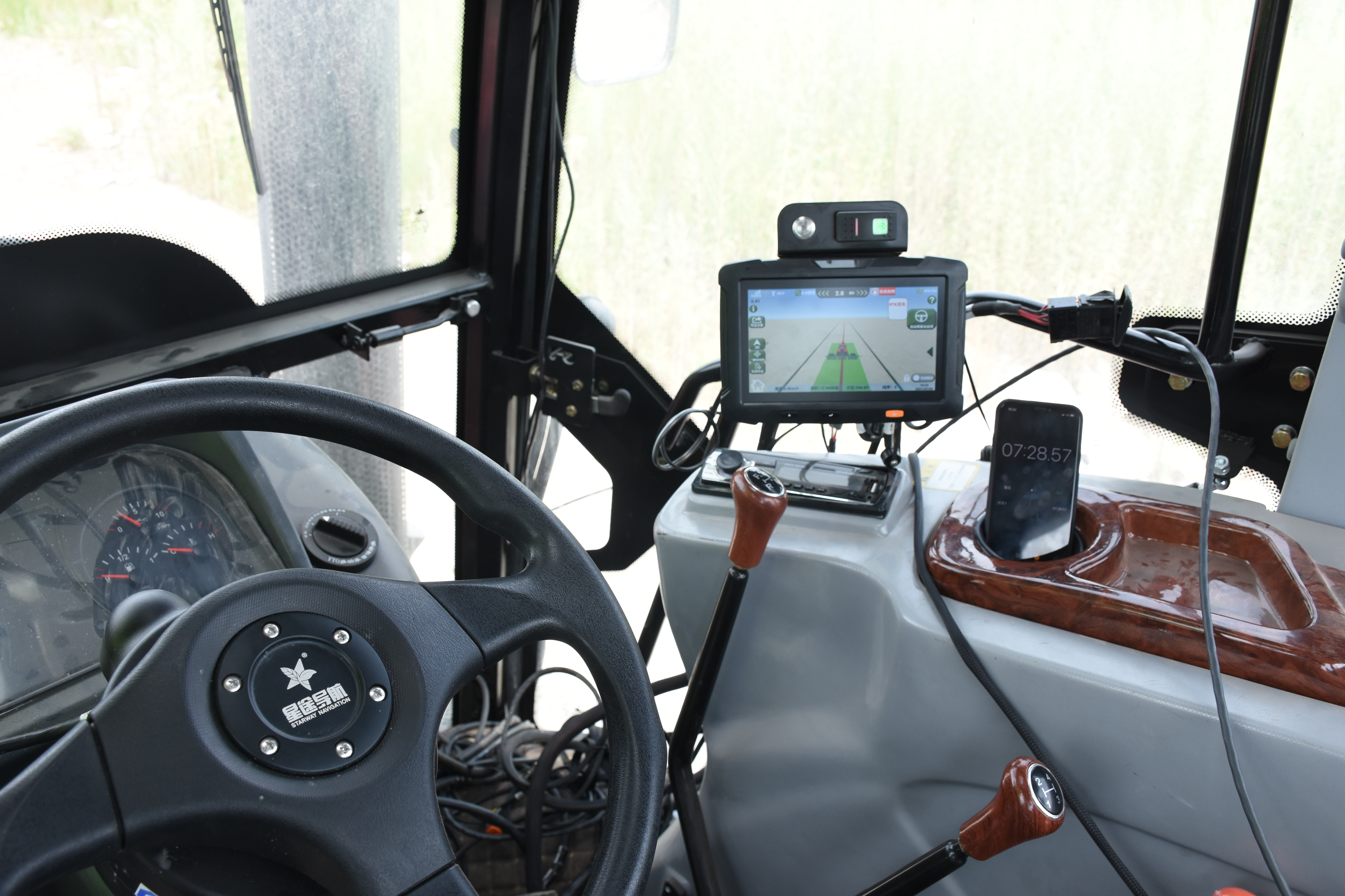 HN100北斗农机自动导航驾驶系统