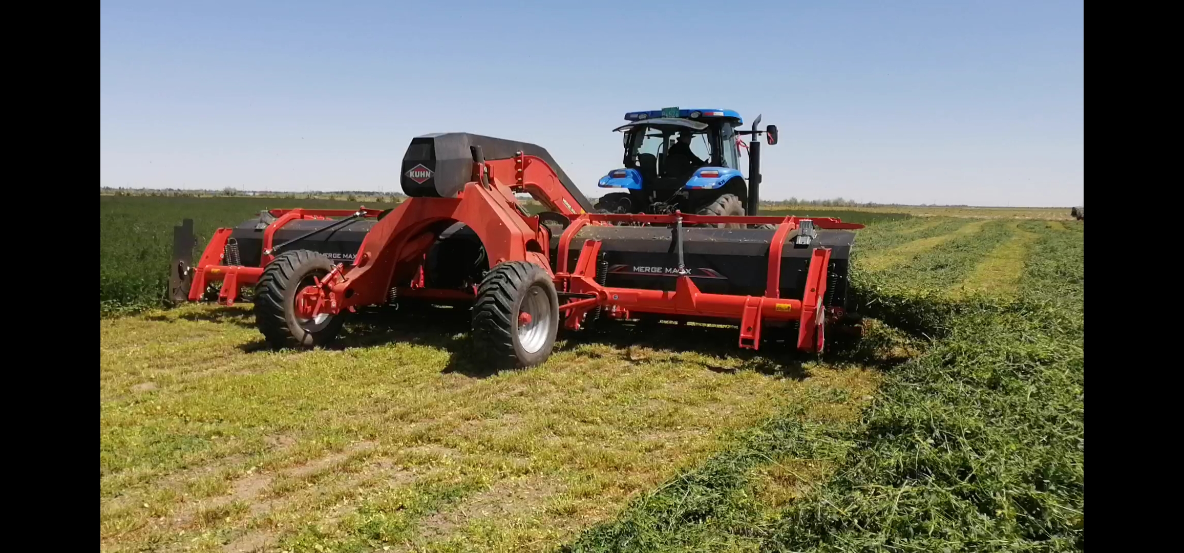 MERGE MAXX950传送带式搂草机