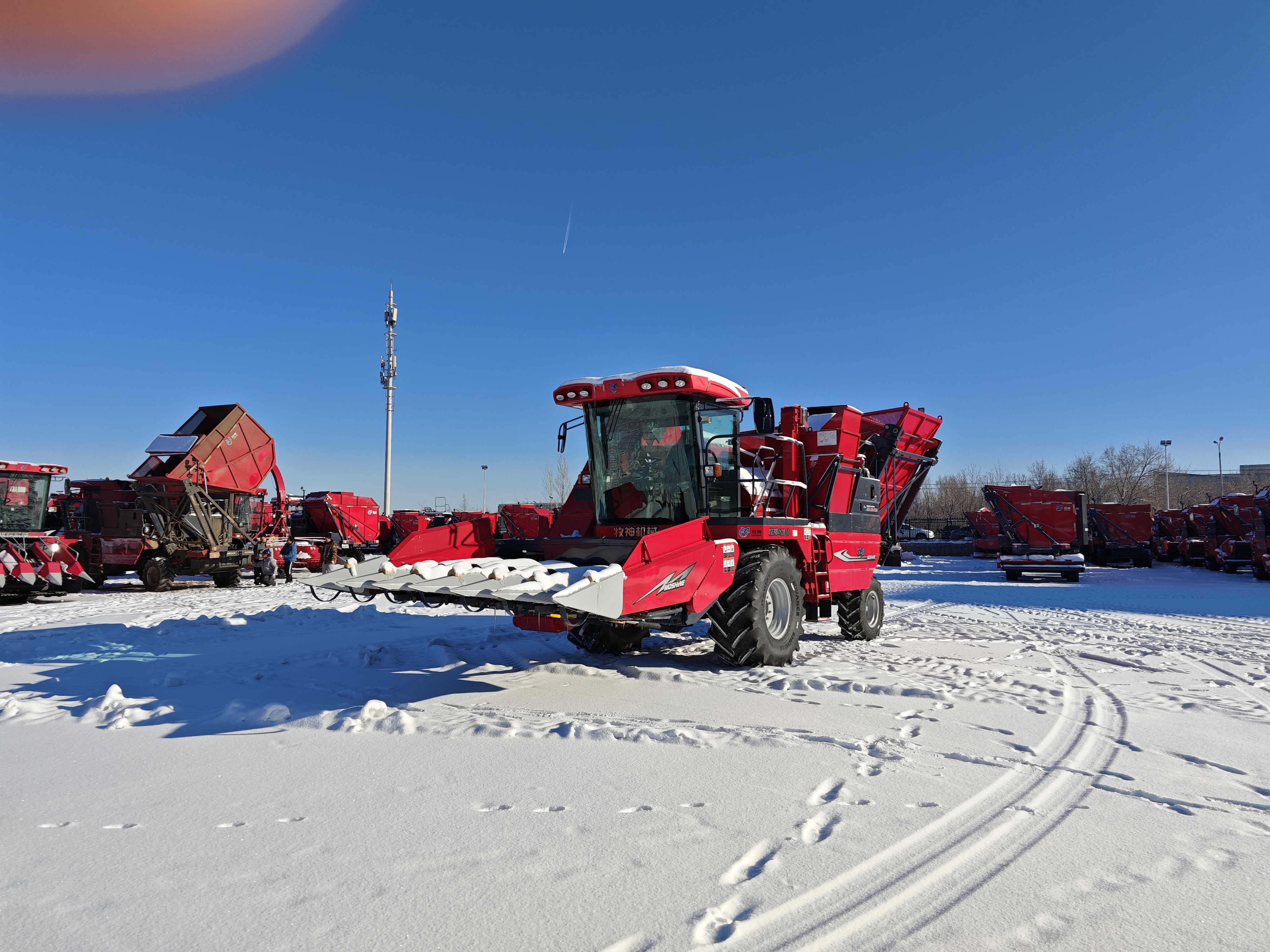 4YZB-6E/6ES/8E/8ES牧神4YZB-6E/6ES/8E/8ES型自走式玉米收获机