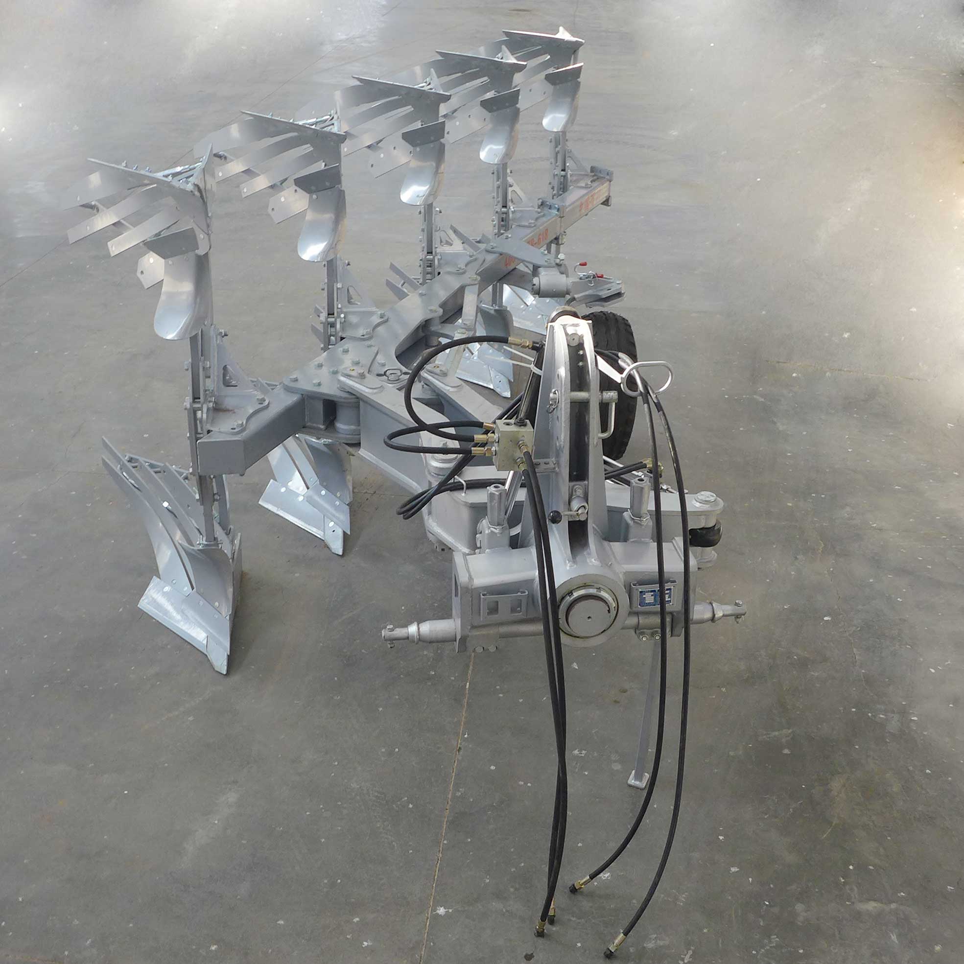 1LFT-550液压翻转调幅犁