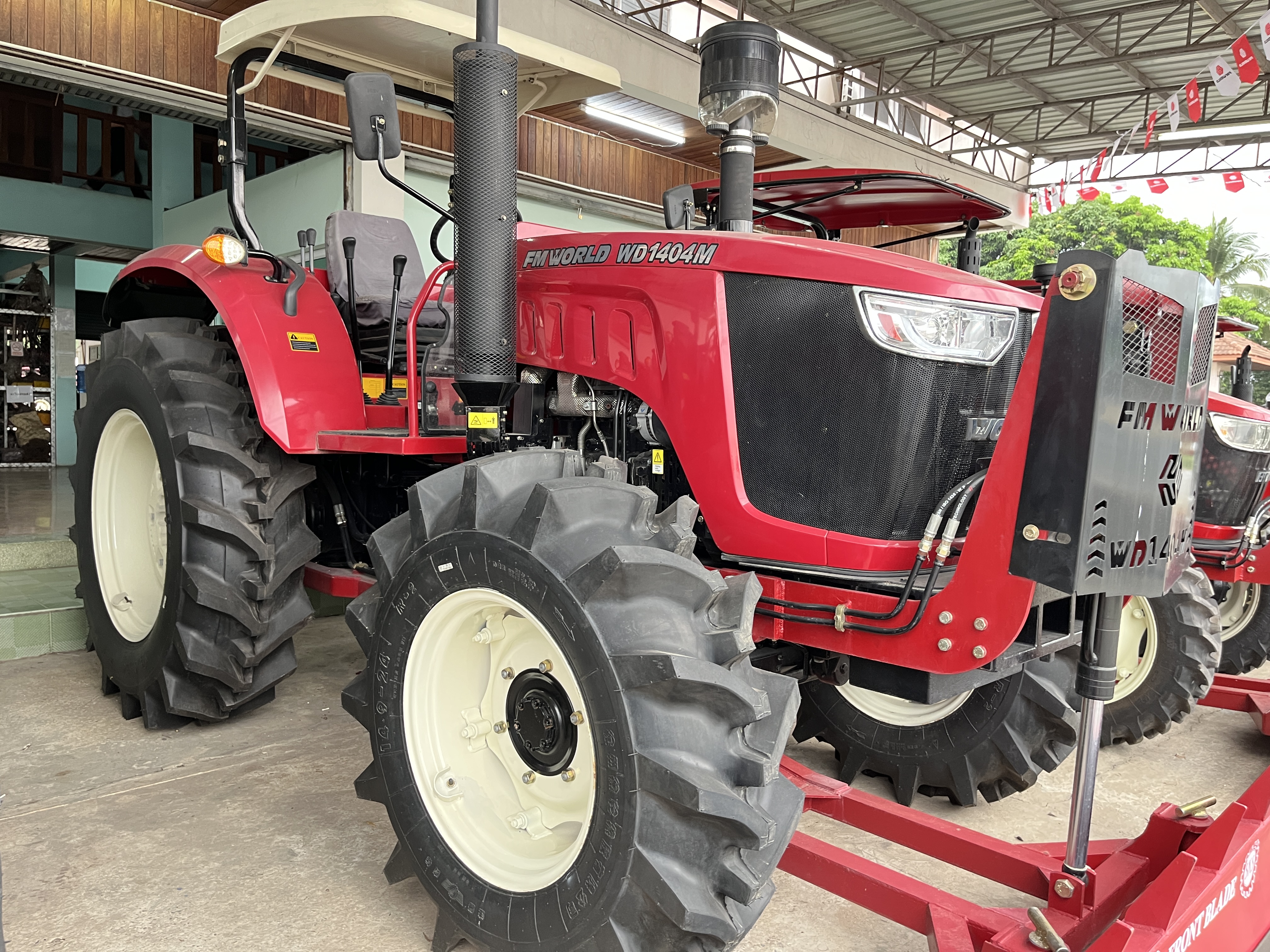 WD1404MFM WORLD 140马力拖拉机