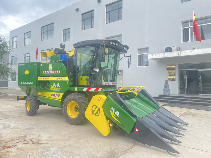 4YZ-4A四行自走式玉米收获机