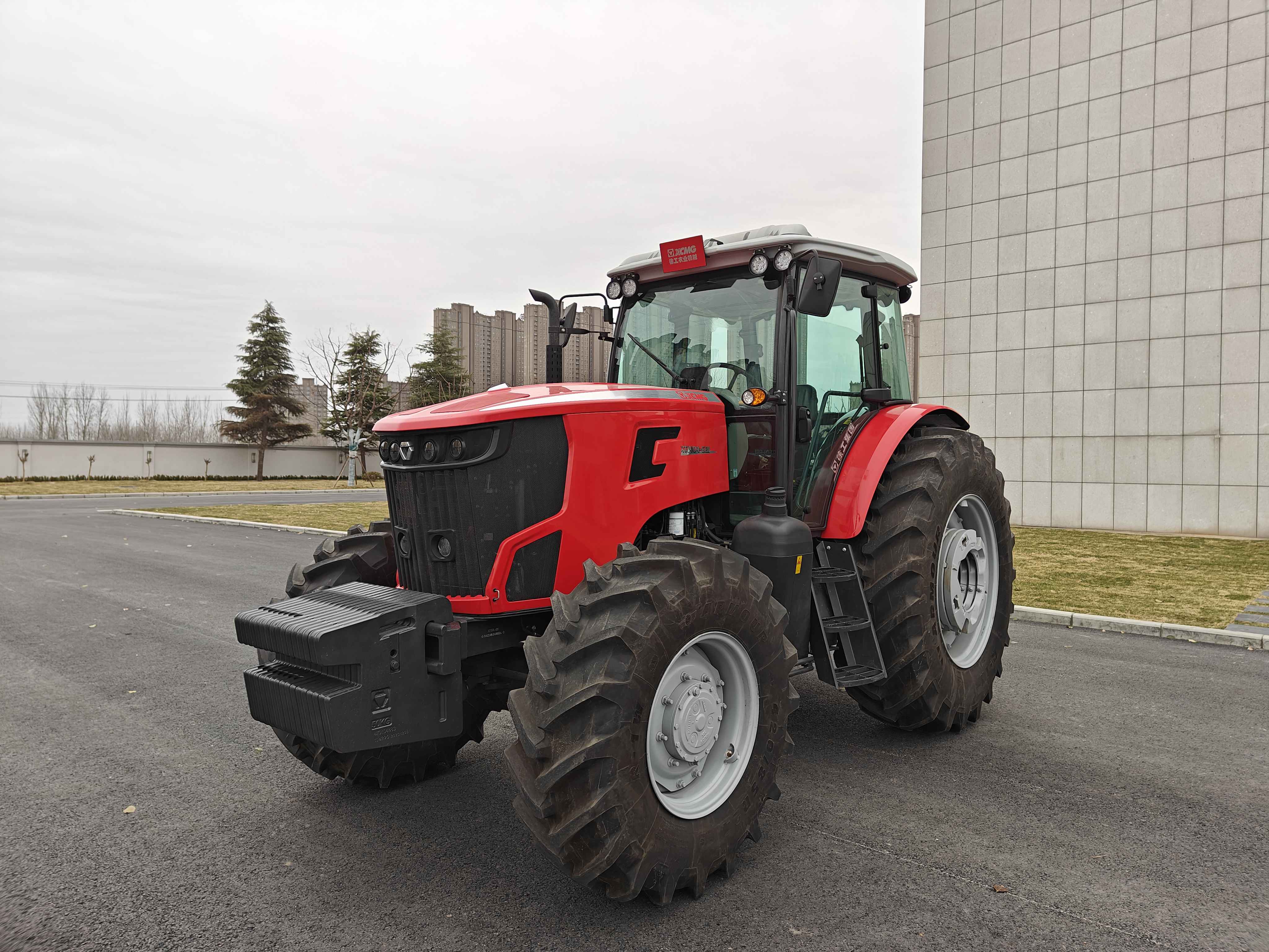 XT1404-6B1轮式拖拉机