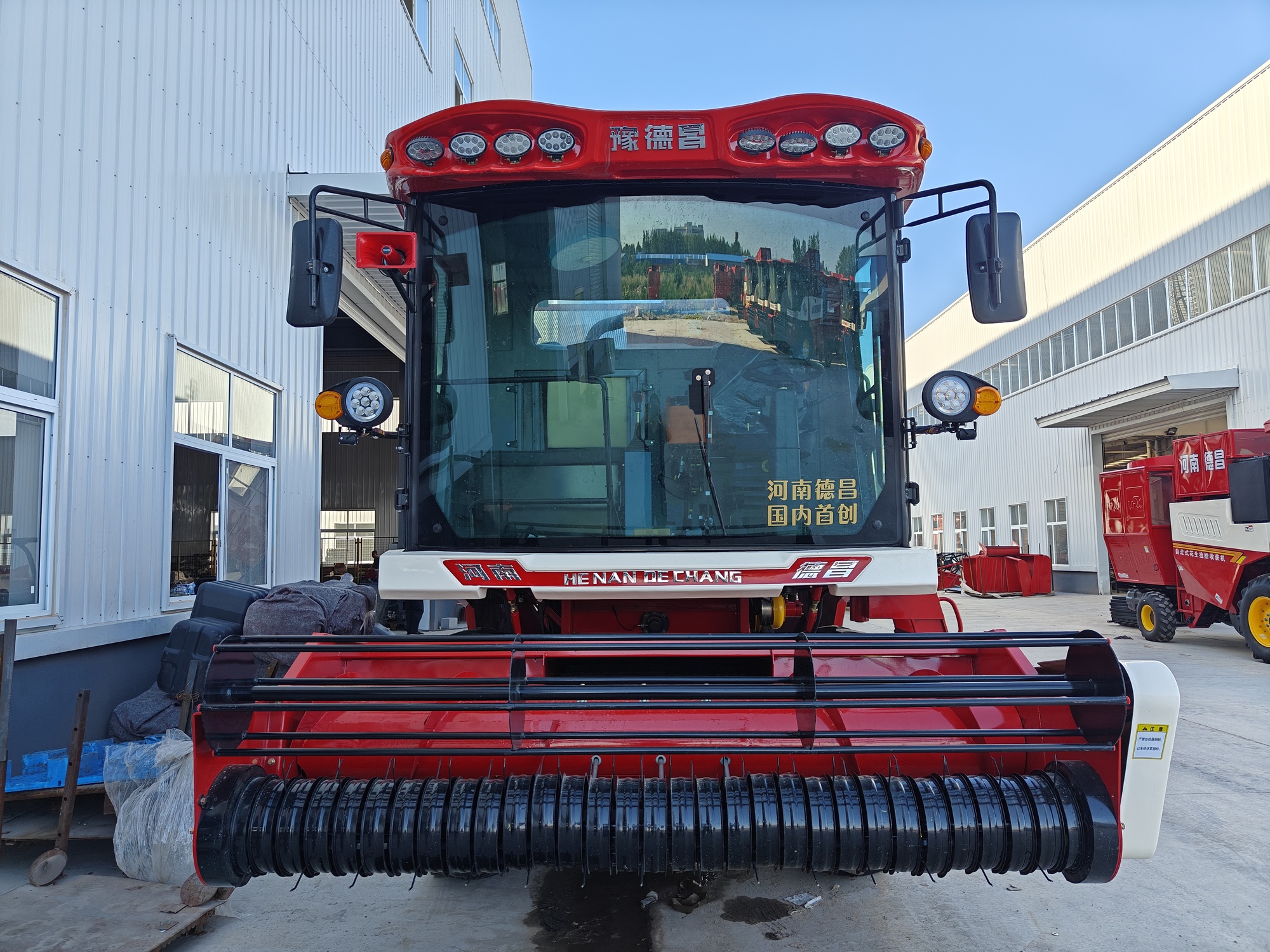 4HJL-8液压型自走式花生捡拾收获机