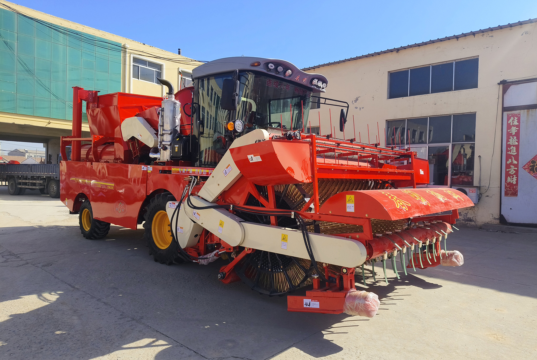 4LGZ-250B型自走式葫芦打瓜籽粒收获机