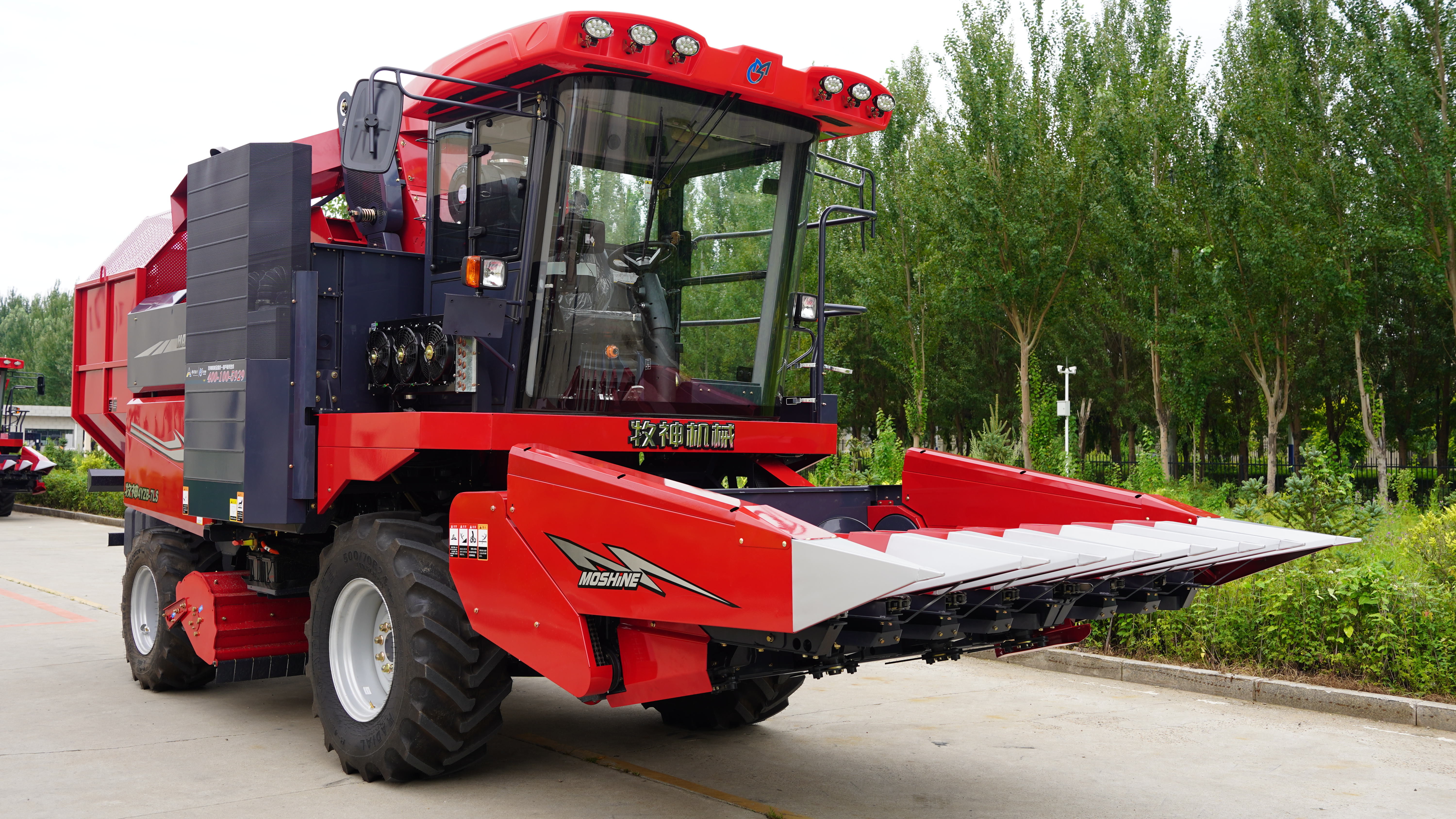 4YZB-7LS牧神4YZB-7LS型自走式玉米收获机