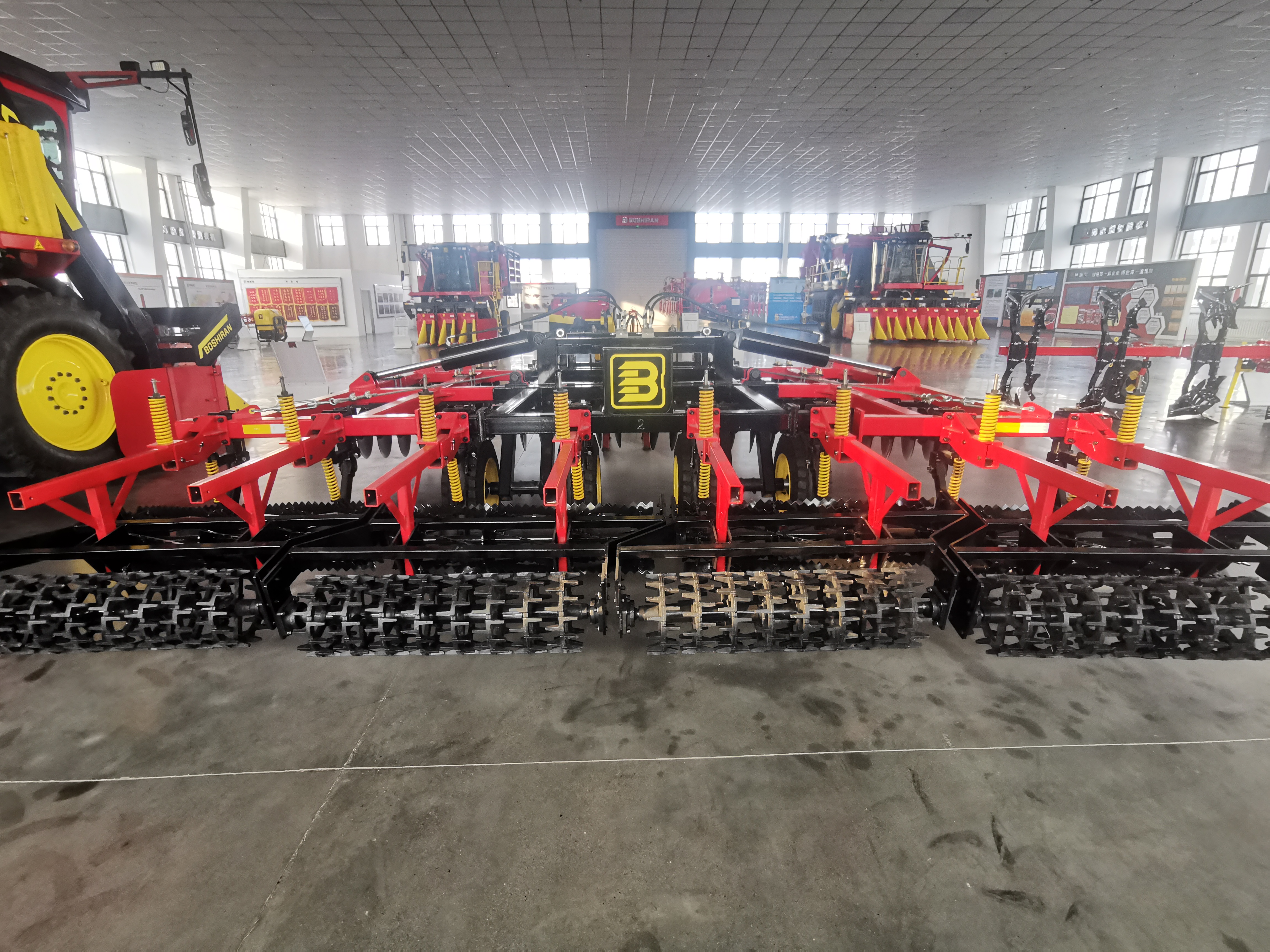 1ZLZ--5.61ZLZ折叠式联合整地机