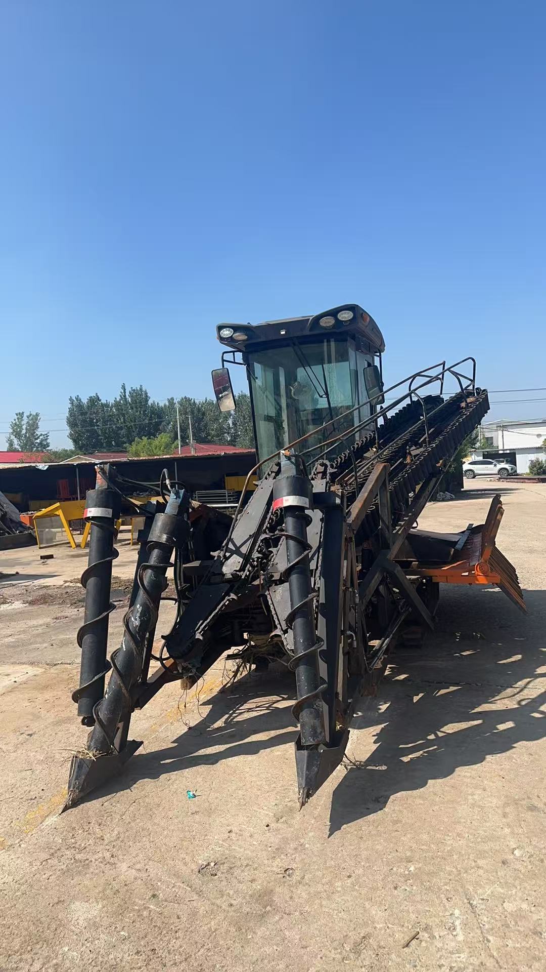 4GD-2型履带式甘蔗割堆机