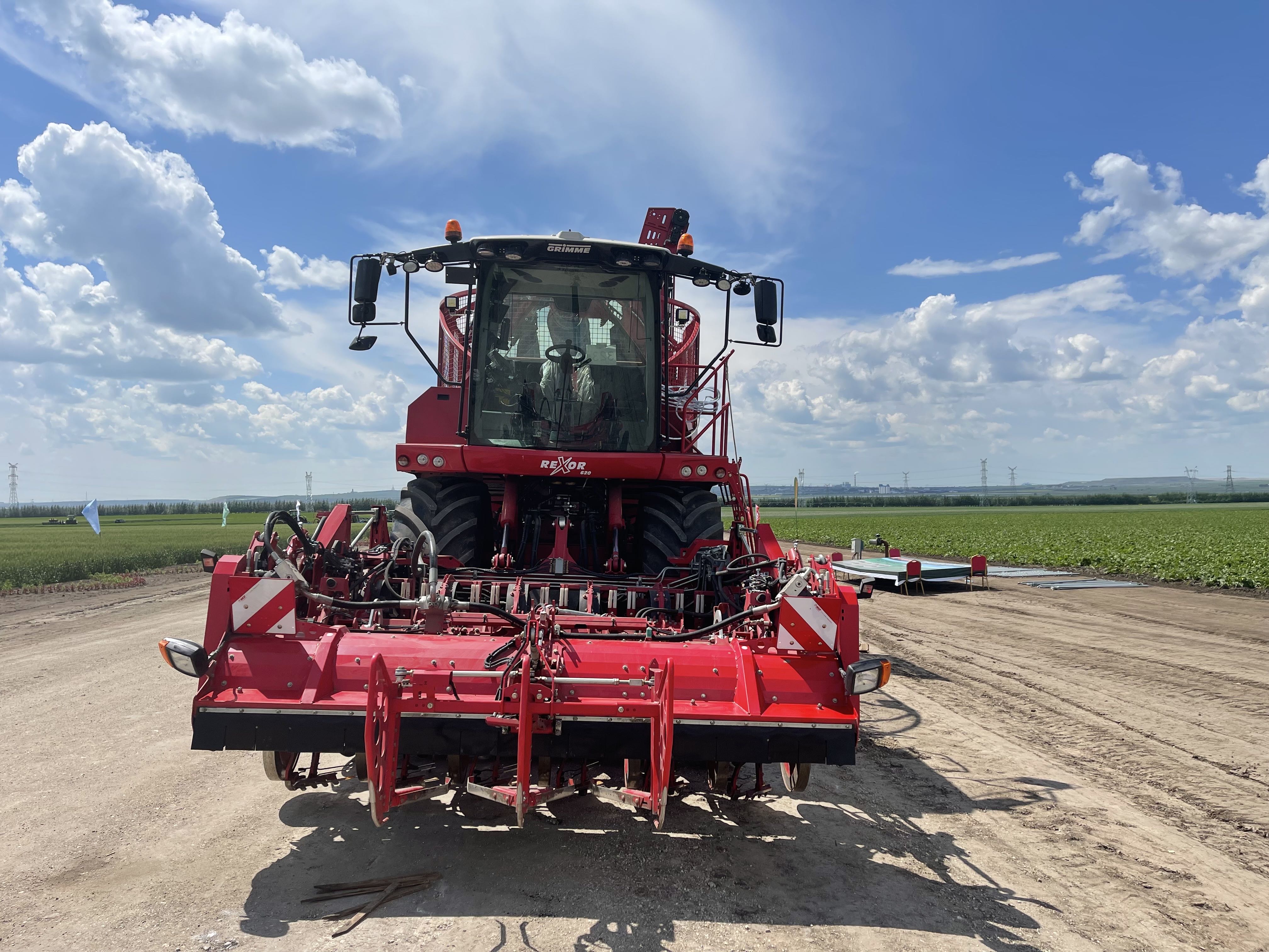 1-ZL3甜菜收获机2