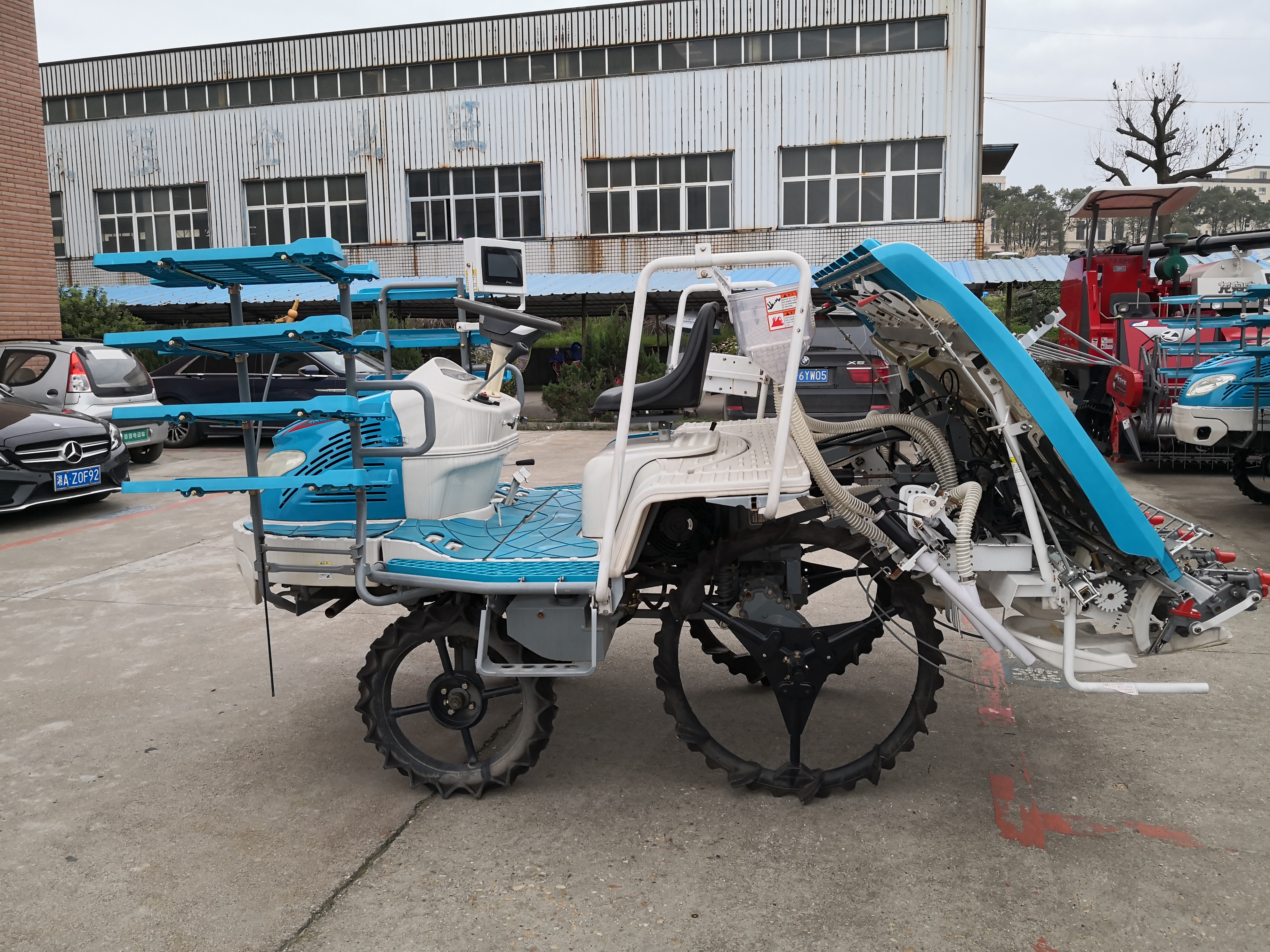 2ZG-8高速乘坐式水稻插秧机