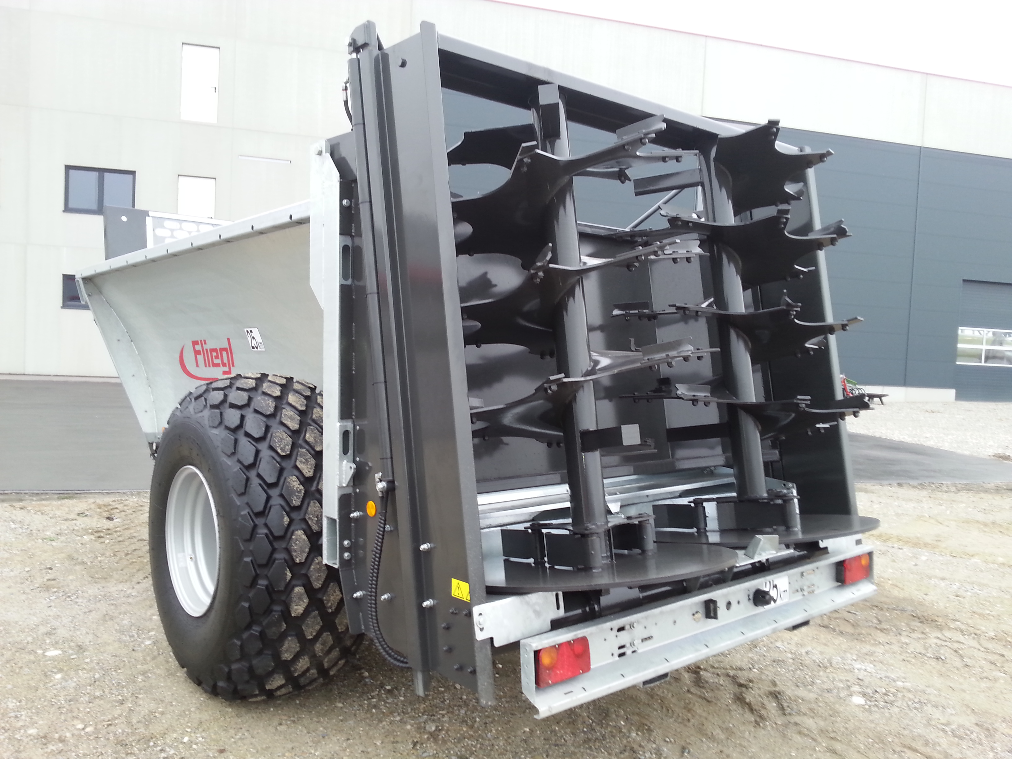 ADS100多功能撒肥车