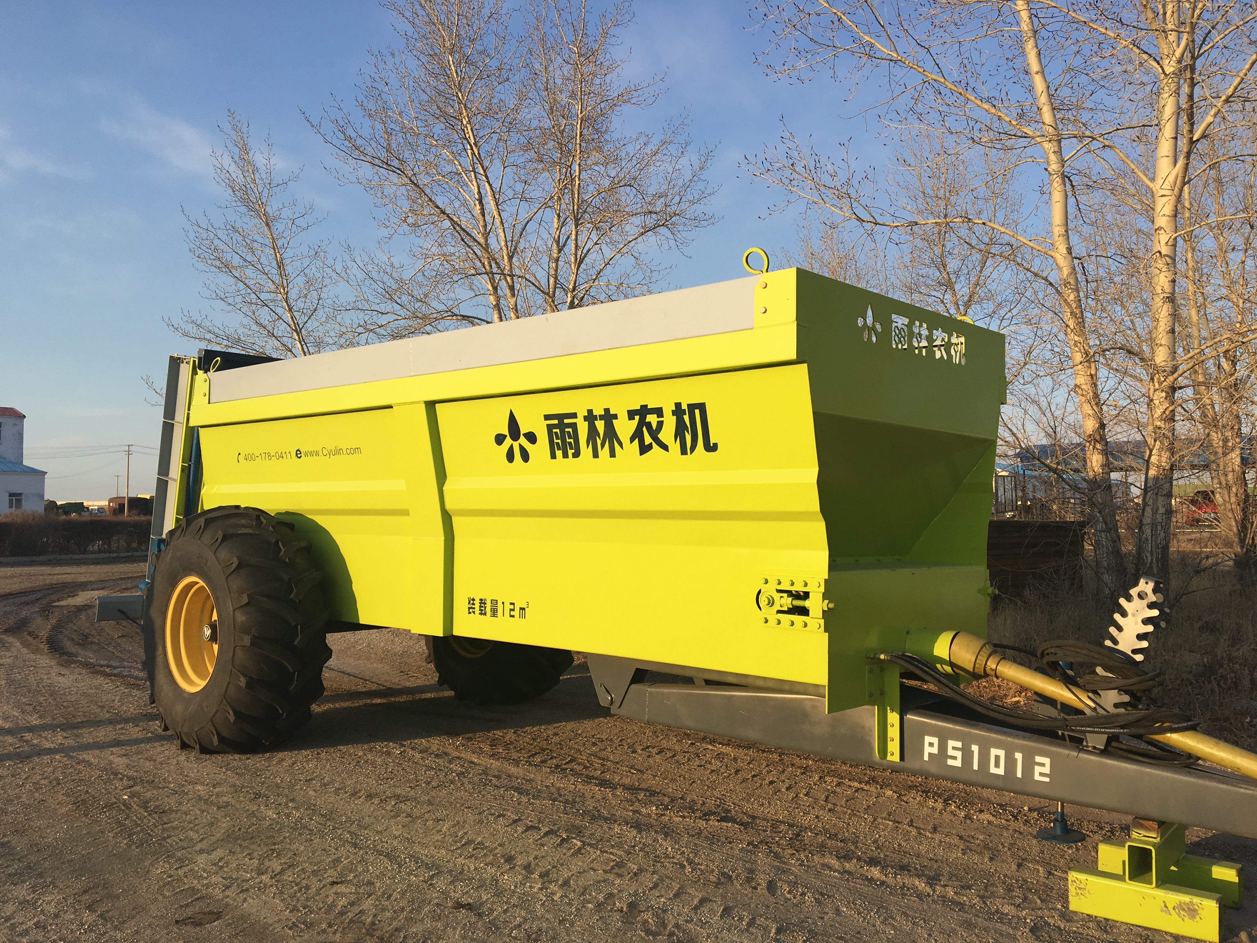 2FSL-12固体有机肥撒肥机