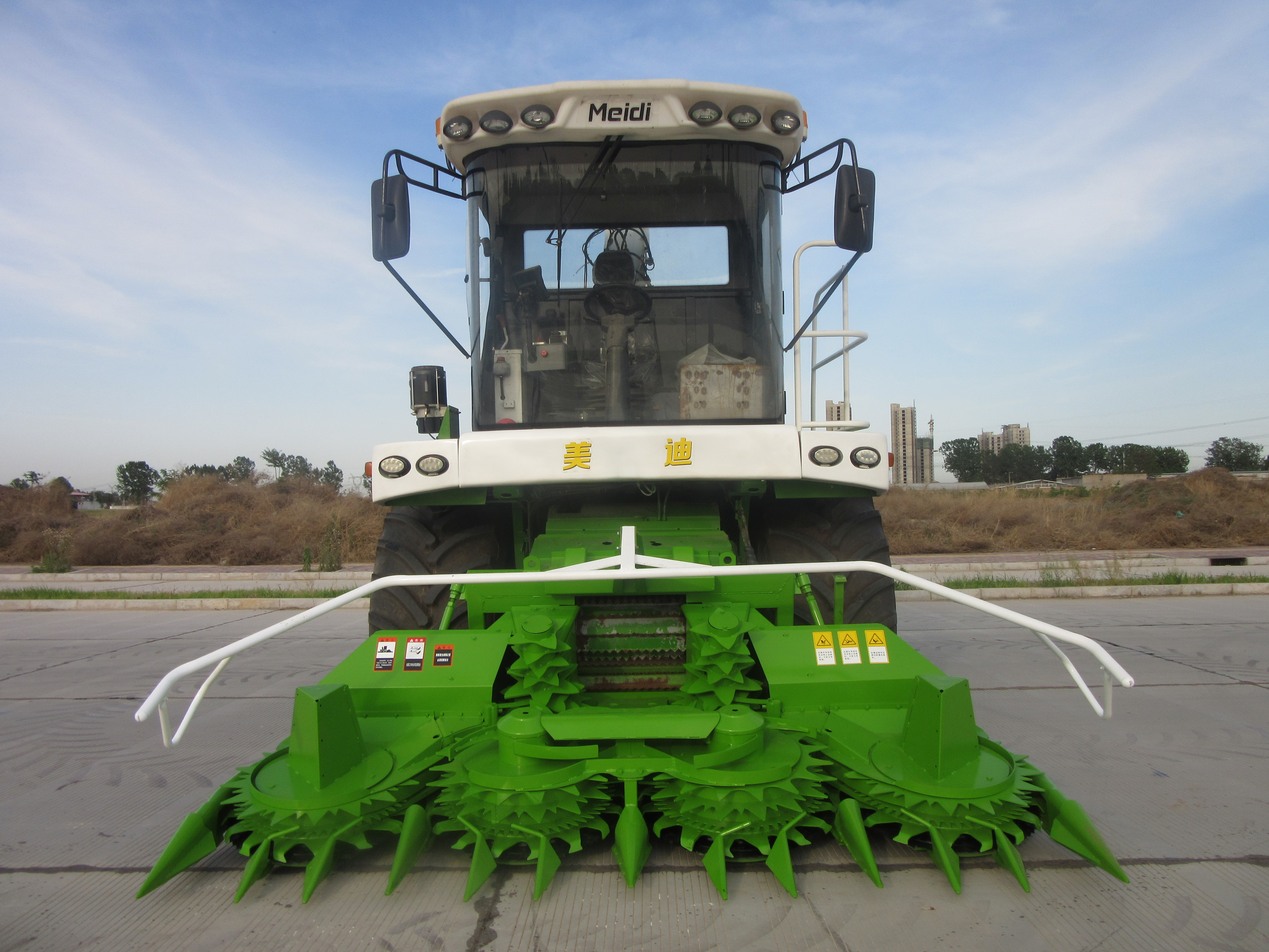 9QS-3300自走式青饲料收获机