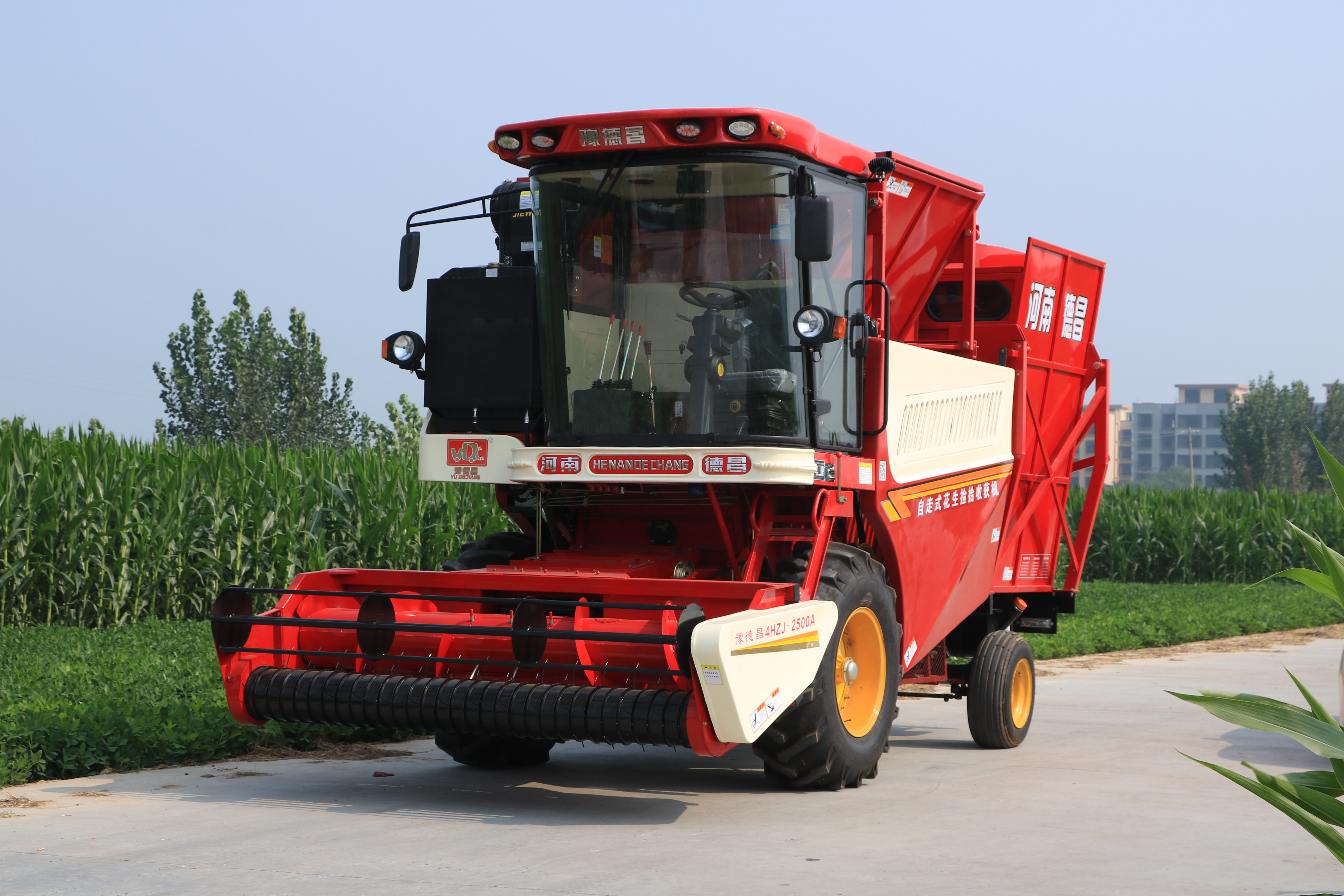 4HZJ-2500A自走式花生捡拾收获机