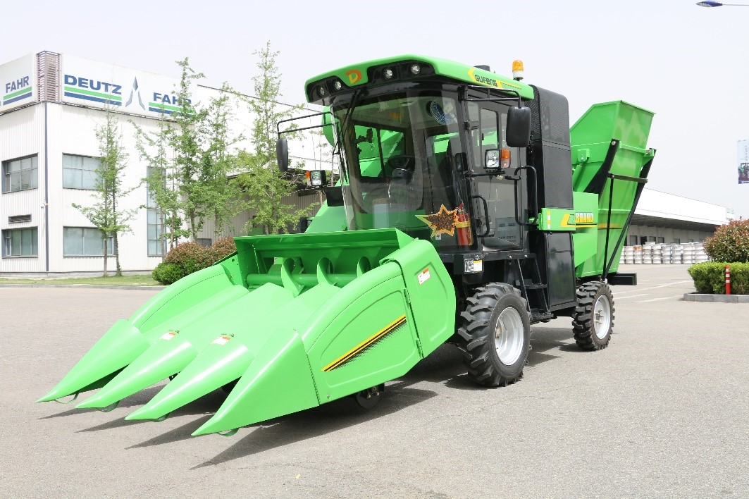 4YZP-3Q自走式玉米收获机