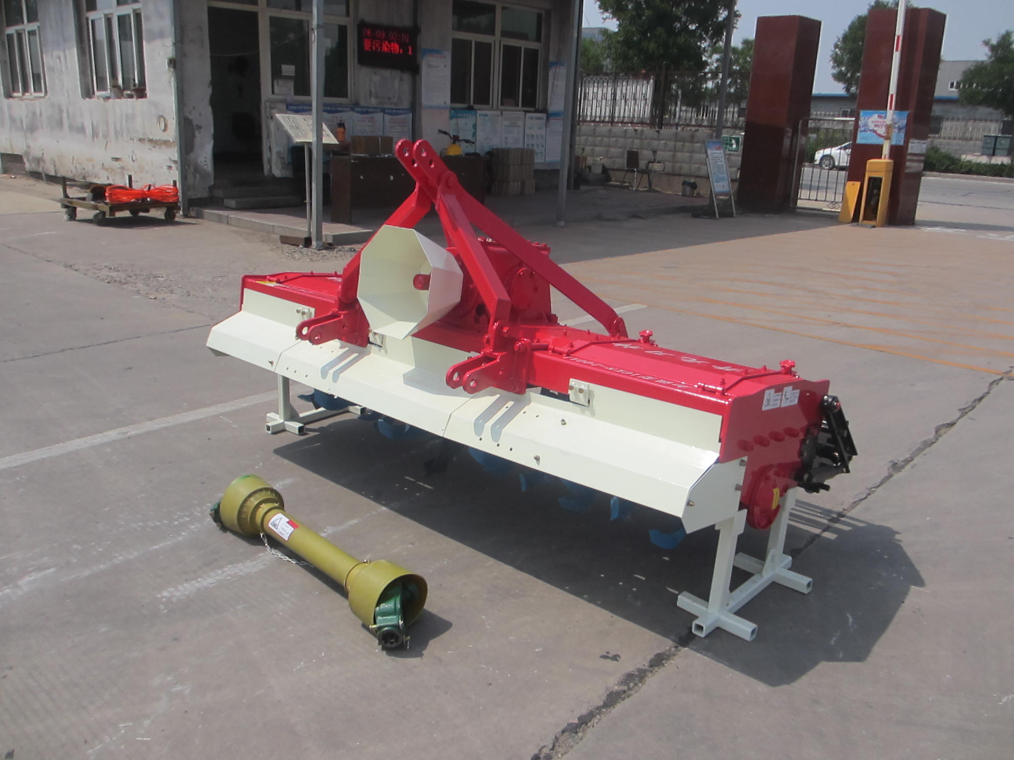 1GKN-200A12米中箱旋耕机