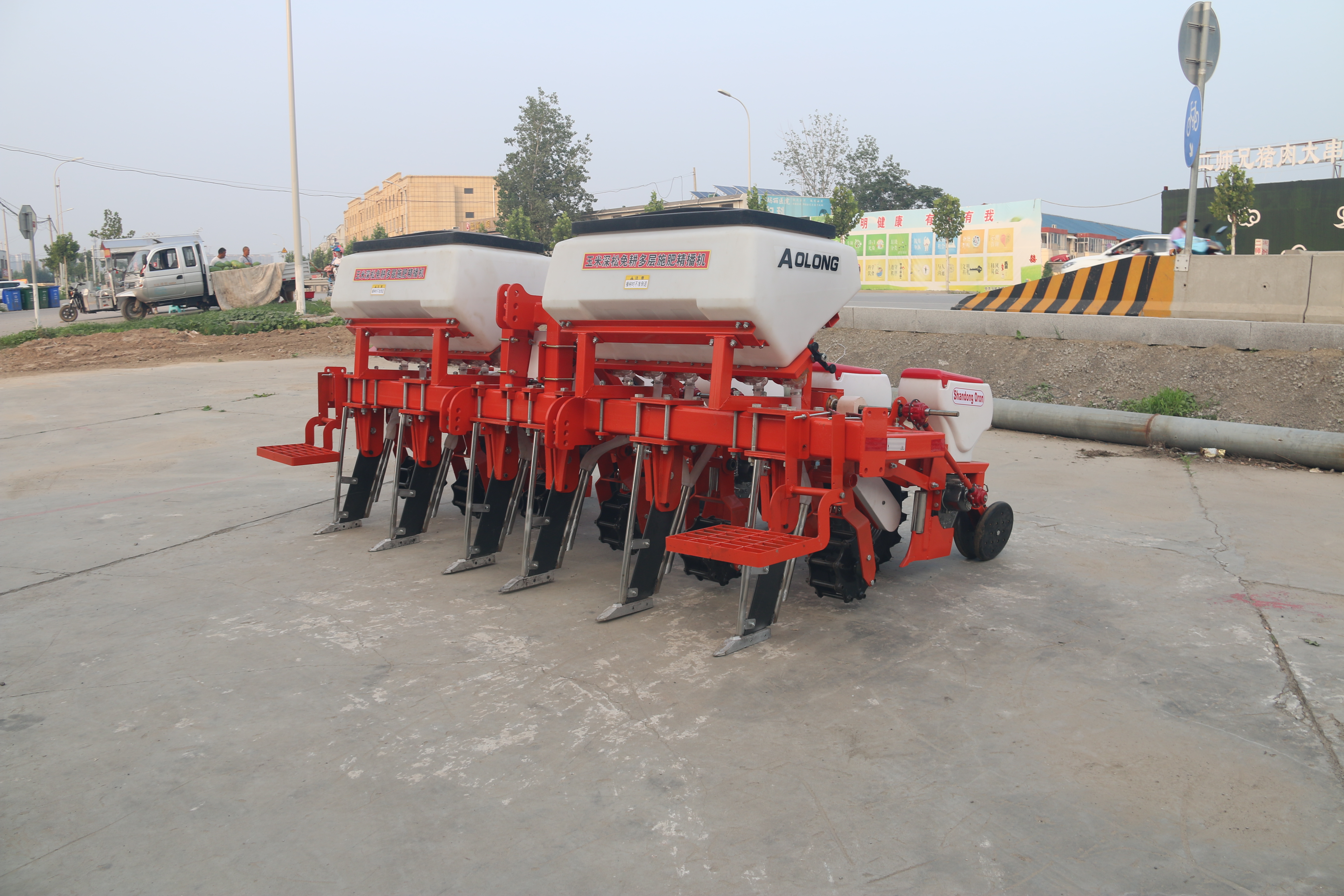 2BYSF-6玉米深松施肥精播机