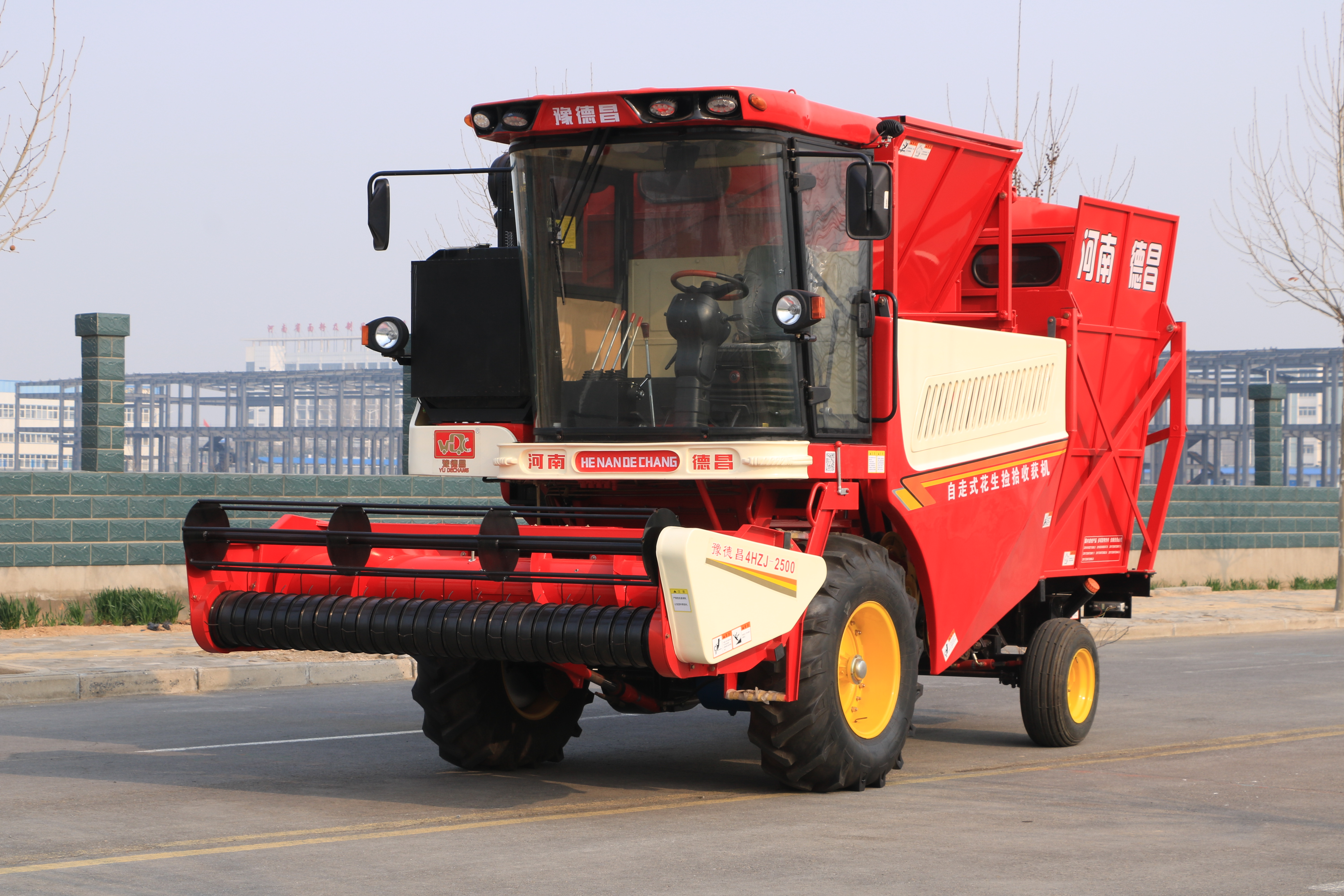 4HZJ-2500自走式花生捡拾收获机
