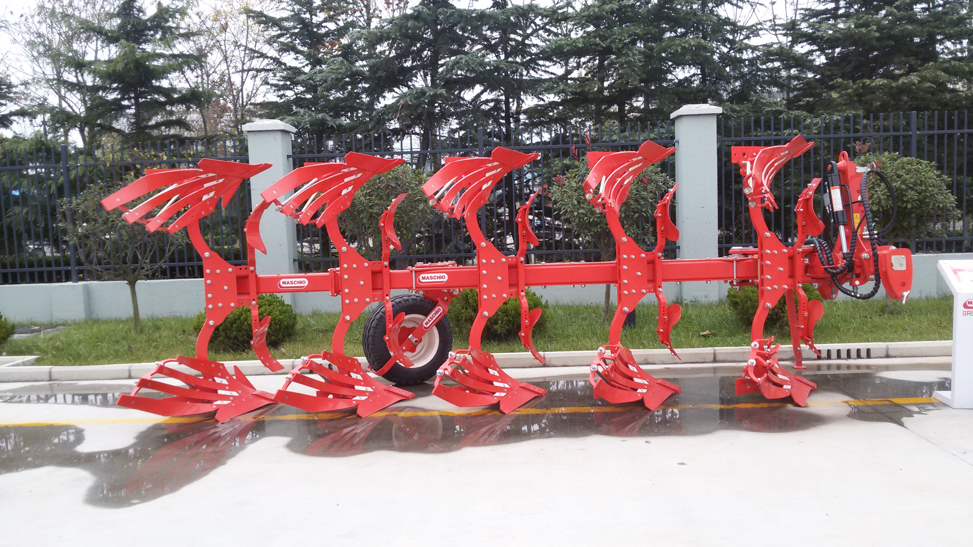 UNICO L 4+1液压翻转犁