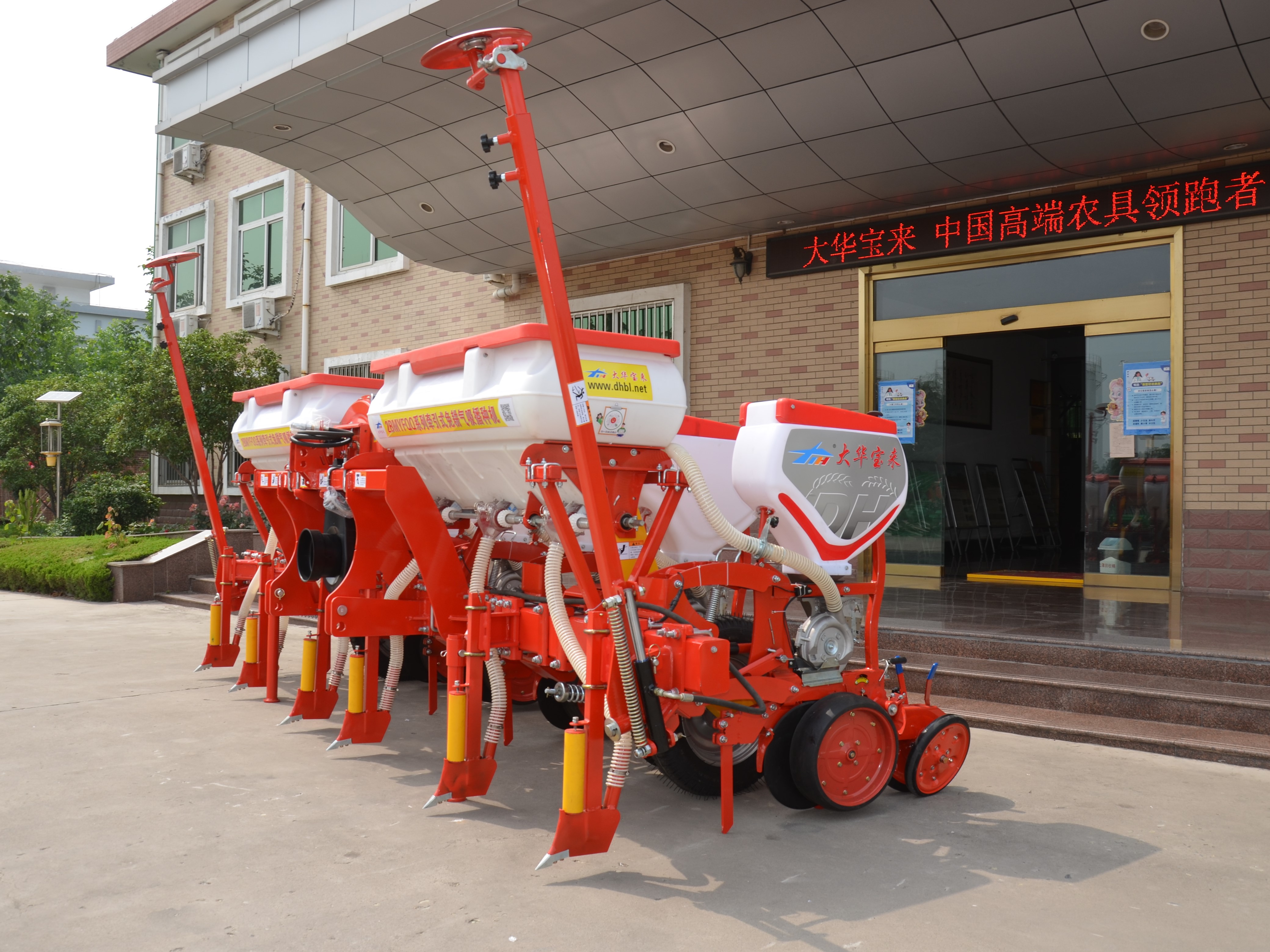 2BMYFQQ-6牵引式免耕气吸播种机