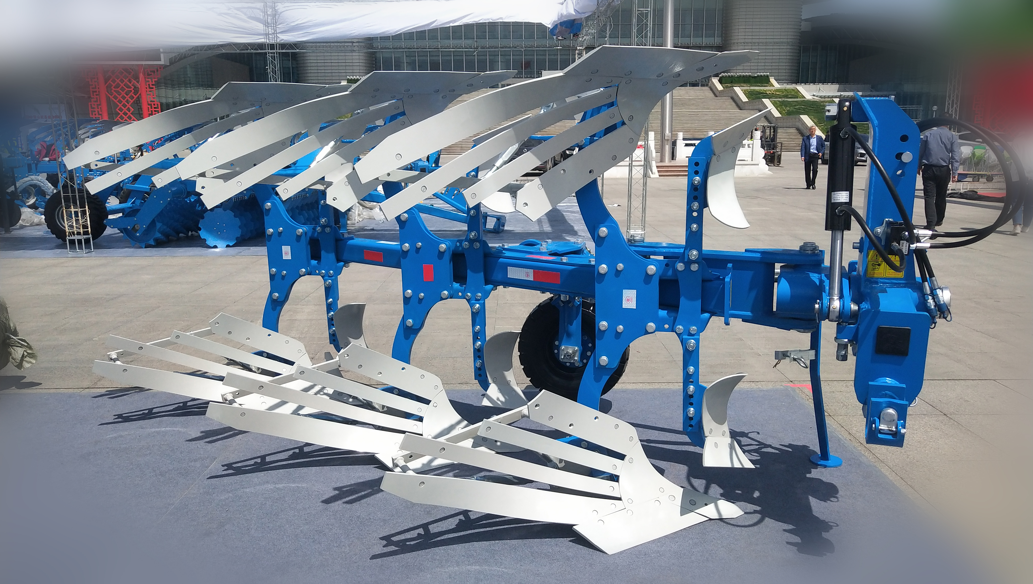 1LYFT-360液压翻转调幅犁