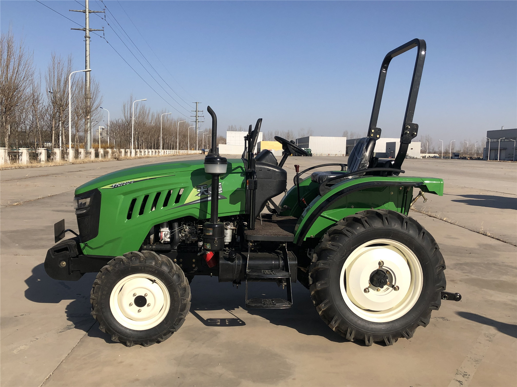TNI404轮式拖拉机