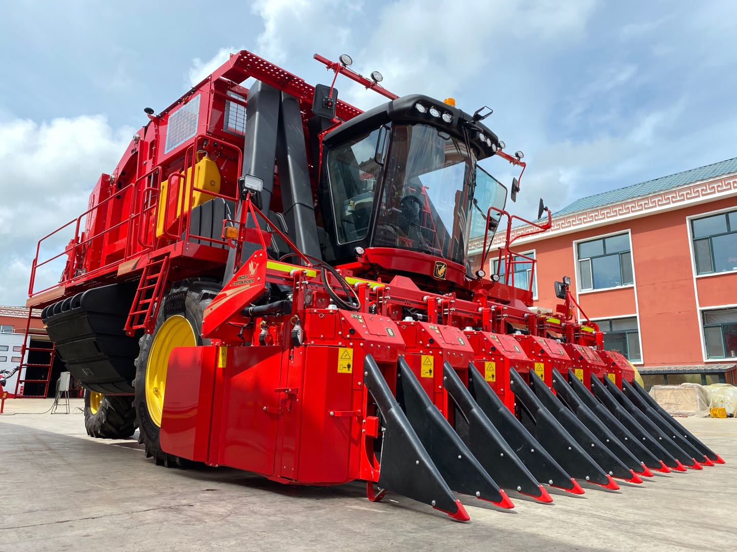 4MDZD-6六行自走式打包采棉机