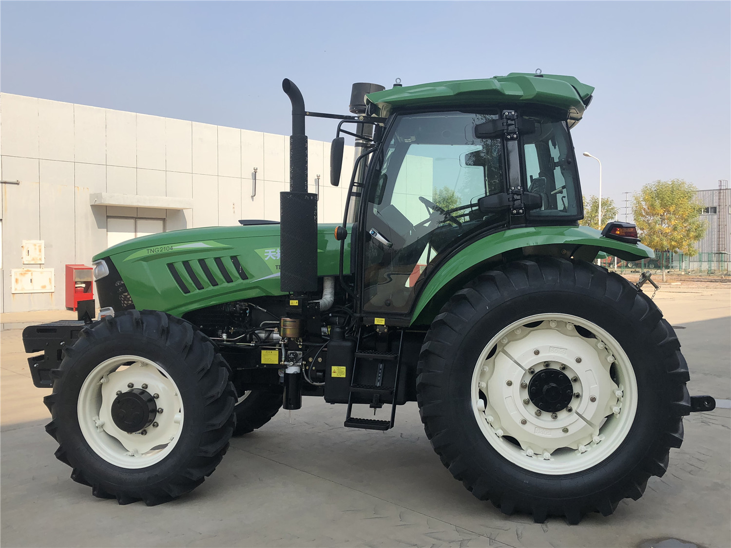 TNG2104轮式拖拉机